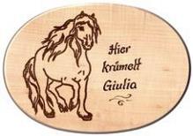 Holzbrettchen Pferd, Gravur: Hier krmelt Gulia